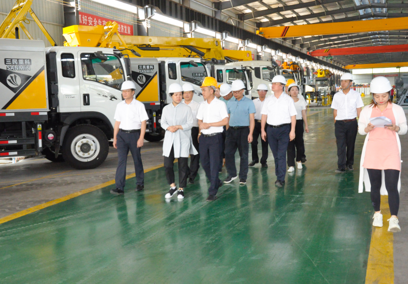 湘潭市市委副書記、市長張迎春蒞臨我司調研指導